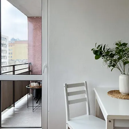 Tangerine Center Apartment